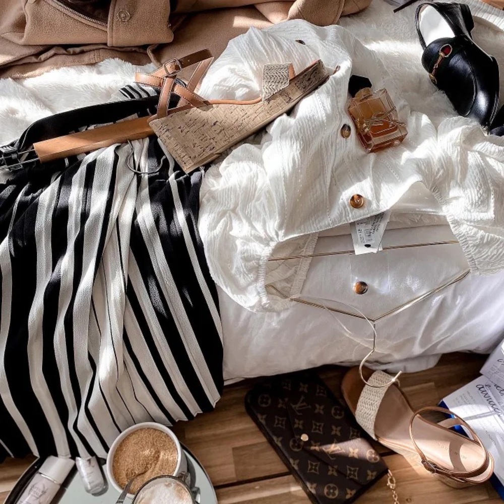 Closet Clear Out!! Please help me Clear out my Closet!! 🖤🖤